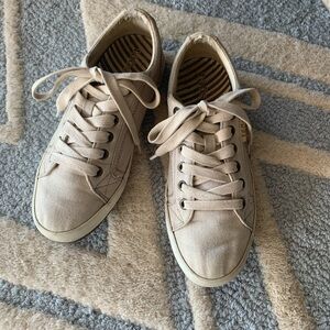 Taos casual canvas sneaker -size 7